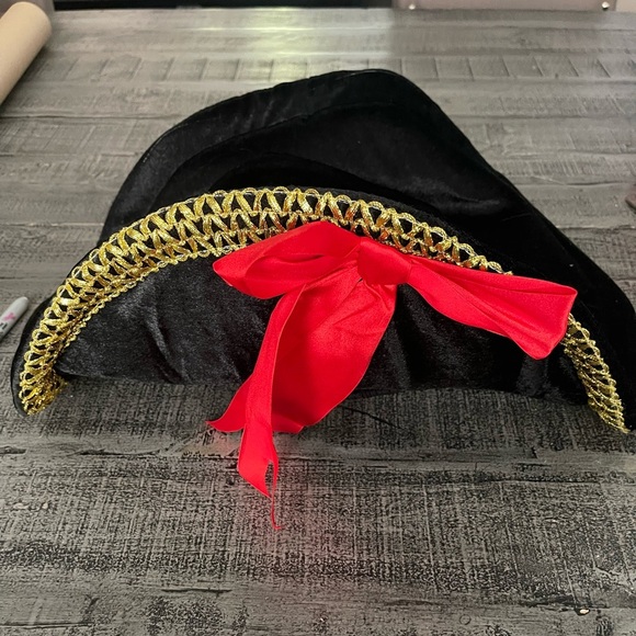 Costume Pirate Hat with Red Ribbons, Halloween
Party, velvet feel - Picture 2 of 4